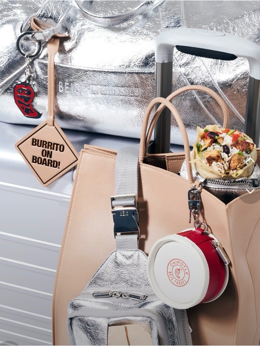 BÉIS x Chipotle The Napkin Sling
in Foil - Picture 4 of 11
